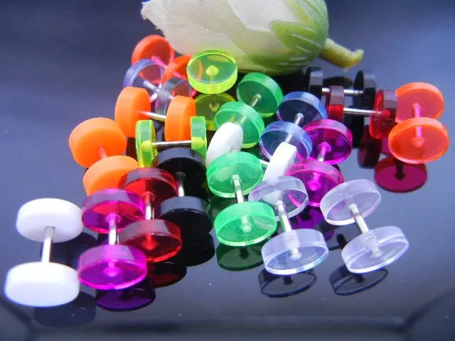 Lot100pcs Украшения для тела-Поддельные уха Вилки Иллюзия Plug уха шпильки Акриловые Уха Шпильки выглядеть 0 г ~ 8 мм