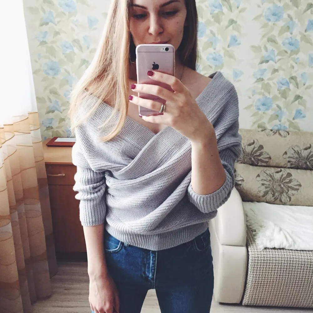 Внешне выглядит ничего, но ЧТО У НЕГО ВНУТРИ! Вы бы только видели эти швы? Почему магазин в ТАКИМ РЕЙТИНГОМ позволяет себе ТАКОЕ качество?! Ужасно, я разочарована