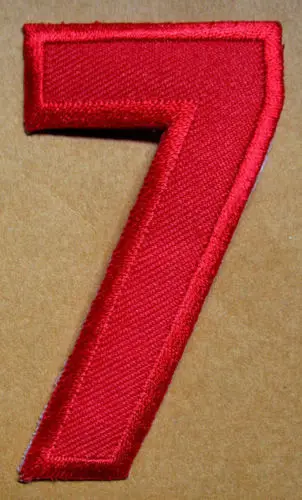 Номер семь № 7#7 красный вышитый утюг на патч