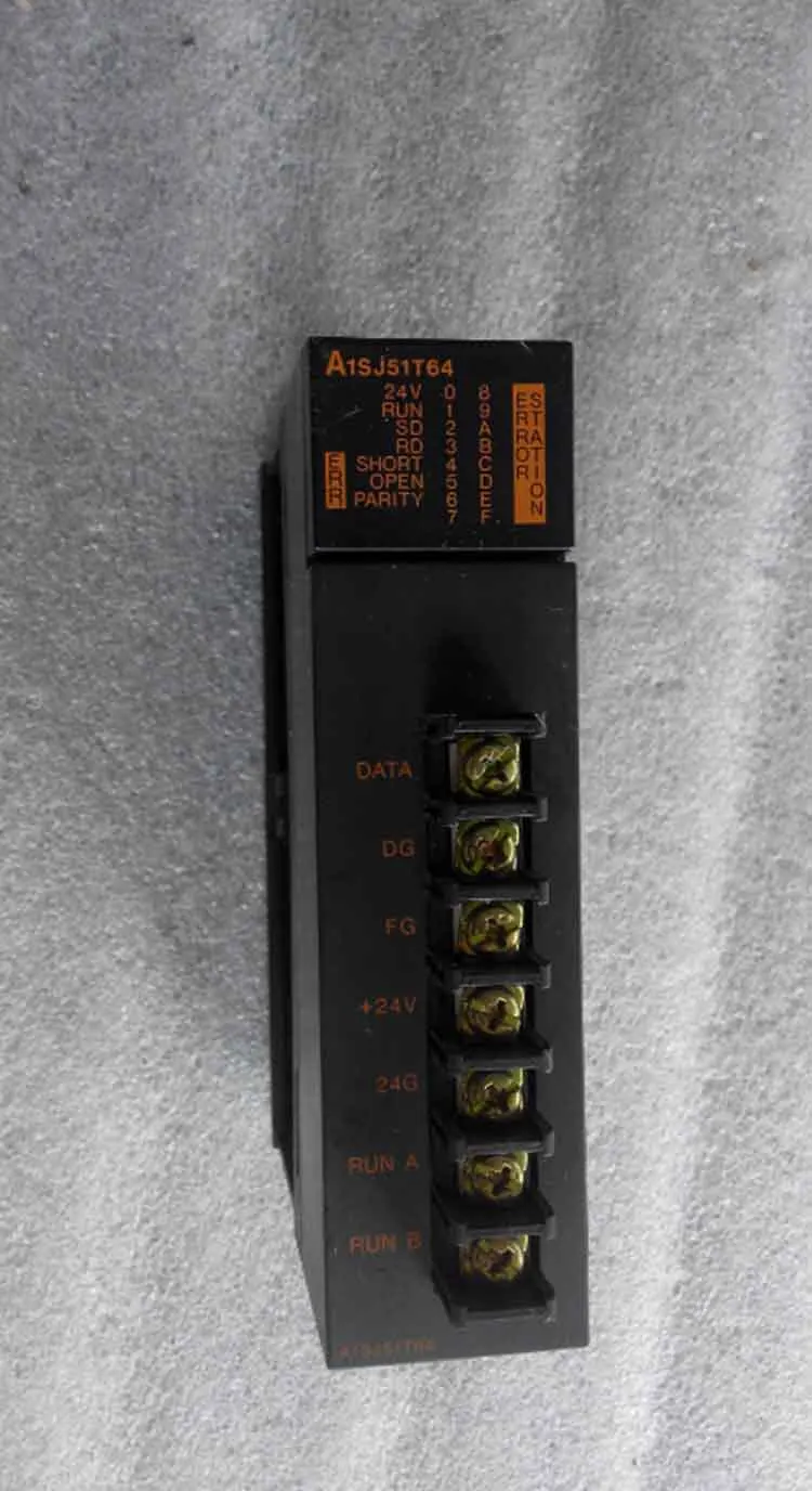 A1SJ51T64 PLC модуль A1SJ51T64 I/O link Главный блок A1SJ51T64 используется пункт и протестировано работает