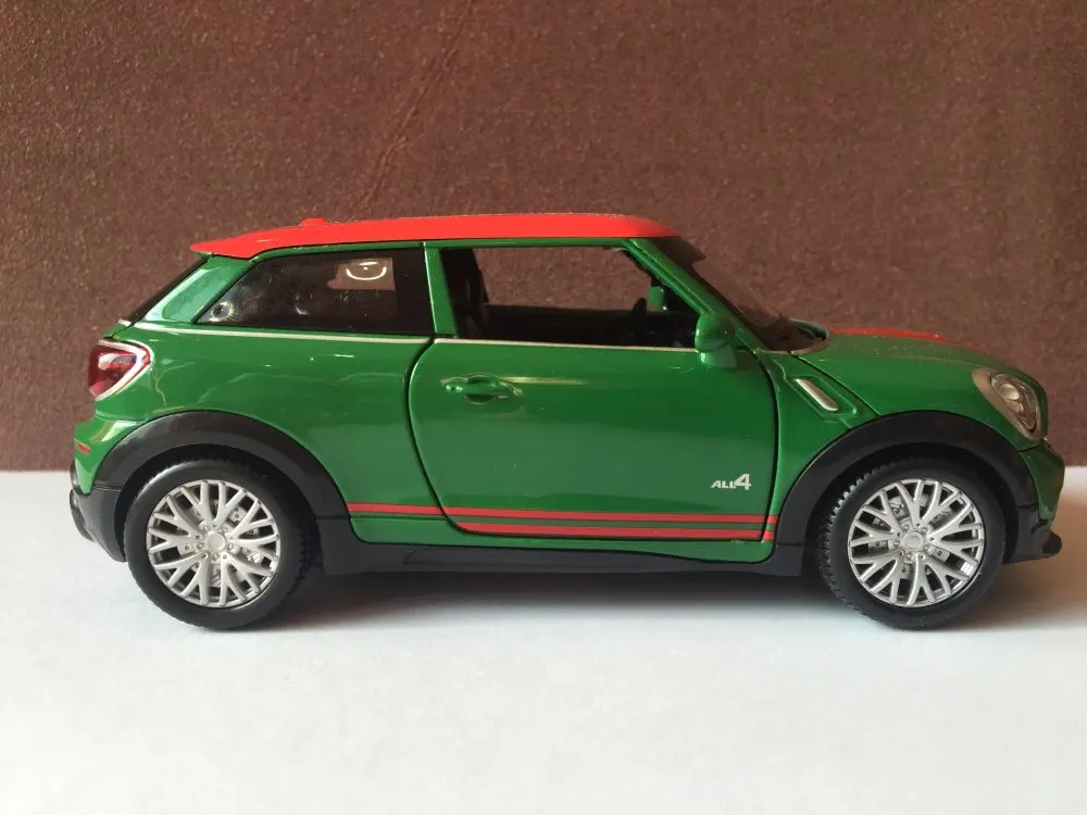 ZXZ 132 Scale Diecast Alloy Metal Car Model MINI Coopers Countryman