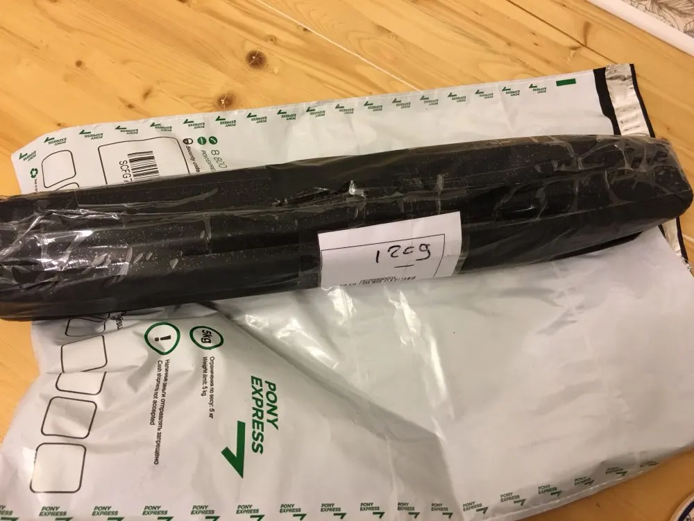 Отличный продавец! Заказала 2ого ноября в ночь (по Москве) - 2ого в обед уже выслали, продавец связался сразу, прислал информативное письмо по отправке. Получила заказ 20ого ноября (18 дней), привезла курьерская компания домой. По поводу самого товара: холст очень качественный, мягкий и плотный. Вообще ни единого залома (было накручено на мягкую трубку и сверху воздушный "матрасик"), печать четкая (красный контур), крупные и мелкие цифры, краски не пролились. Думаю, что нарисуется быстро. Очень довольна, спасибо!