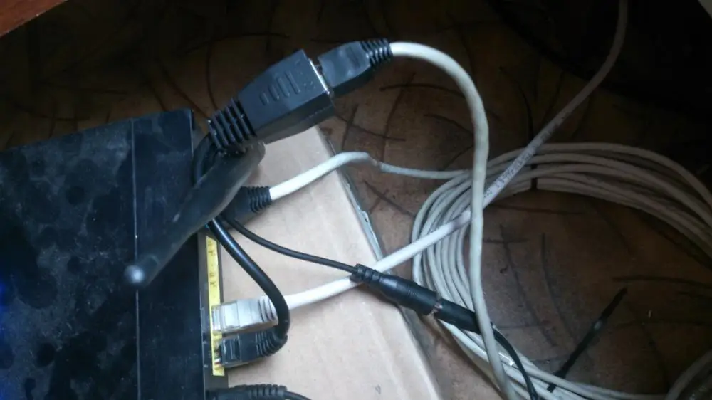 Очень быстрая доставка, даже без трека. Всё работает, проверял на VoIP роутере. Длина кабеля метров 10, всё работает - питания хватает, связь устойчивая.