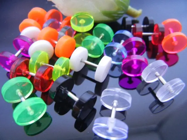 Lot100pcs Украшения для тела-Поддельные уха Вилки Иллюзия Plug уха шпильки Акриловые Уха Шпильки выглядеть 0 г ~ 8 мм