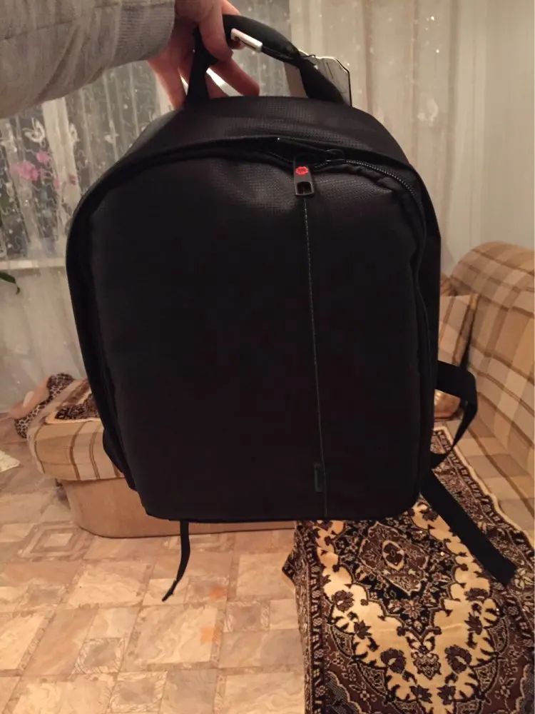Ну что продавец, принимай мой восторженный отзыв!!! Ты молодец!!! Рюкзак выше всяких похвал!!! Очень качественный. На мой взгляд, это очень нужная вещь для фотографа. Покупала его в качестве подарка на новый год своей подруге фотографу, думаю она будет безумно рада!!! Доставка 5 дней до пермского края, выбирала доставку из россии. И да, продавец очень внимательный, обратная связь от продавца есть. Я очень много заказываю на али, и честно говоря очень мало продавцов с обратной связью...