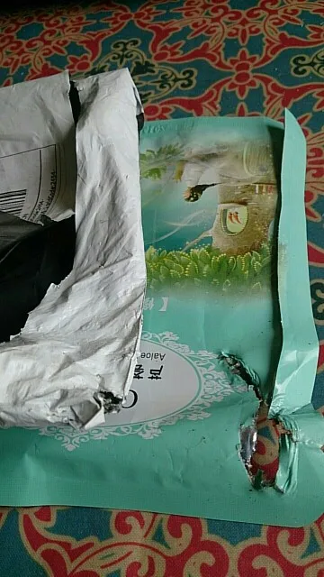 пришло быстро. товар как в описании. упаковка плохая, порвалась и маска порвалась. заказывала много. именно эту не удастся попробовать, очень жаль