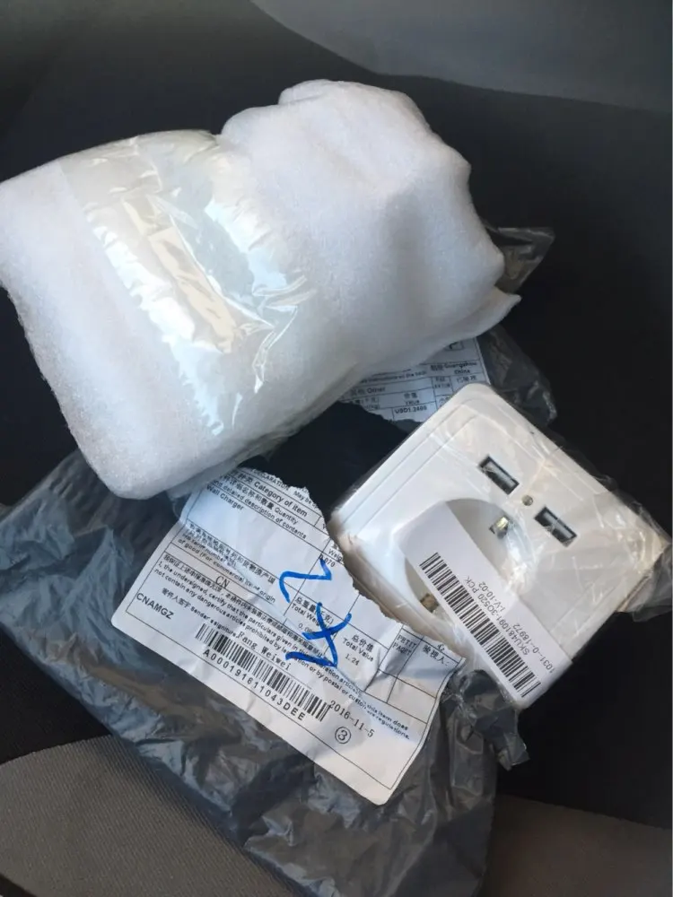 Kargo problemi yaşadım fakat satıcının diyalogları çok iyiydi. USB'ler ise sorunsuz çalışıyor