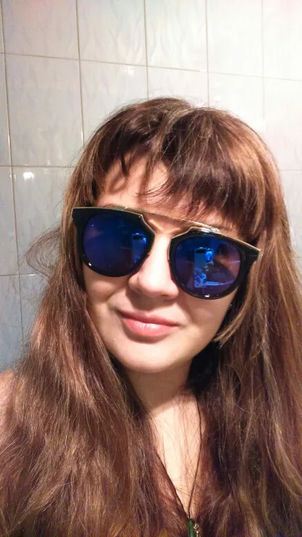очень красивые, но полностью пластик. наверное на долго не хватит.доставка как всегда очень долгая.