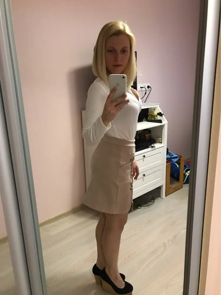 Хорошая юбка. Доставка до Москвы около 3х недель. Качество отличное. На параметры 64-89 заказала М, немного великовата