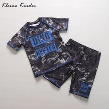 Детская одежда для купания для маленьких мальчиков; короткий рукав; раздельный принт с динозавром; черный; крутой; Детский; сухой; купальный костюм для бассейна; купальный костюм из двух предметов