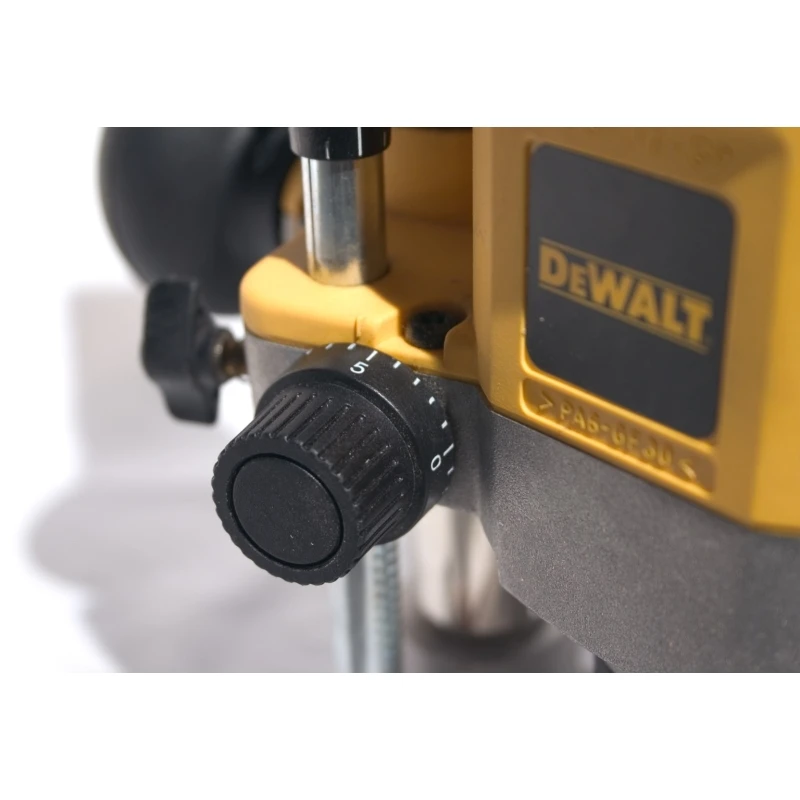 Фрезер электрический DeWalt DW621 (Мощность 1100 Вт, скорость холостого хода от 8000 до 24 000 об/мин, глубина хода 55мм, регулировка скорости, диаметр цанги 8-36 мм)