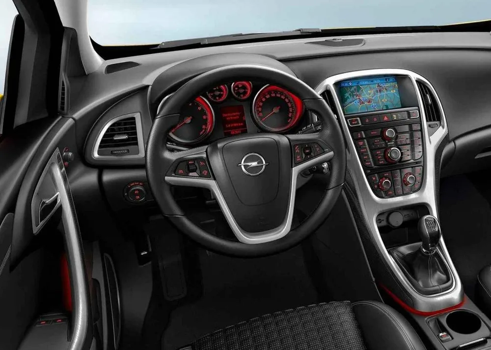 2012-Opel-Astra-GTC-Interior-2
