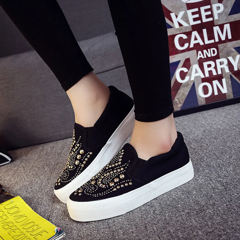 black and white trendy shoes