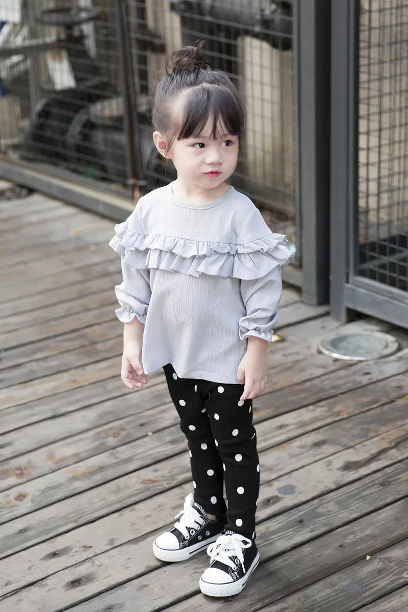 Блузка с длинными рукавами и оборками для маленьких девочек