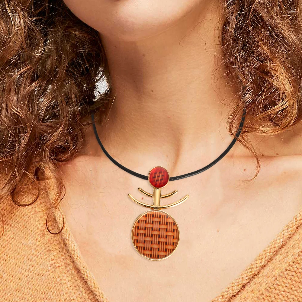 

E-Manco2019 leather pendant necklace red round necklace female brand boutique jewelry suitable for ball gift