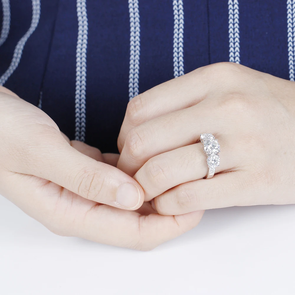 moissanite 3 stone emgagement ring (11)