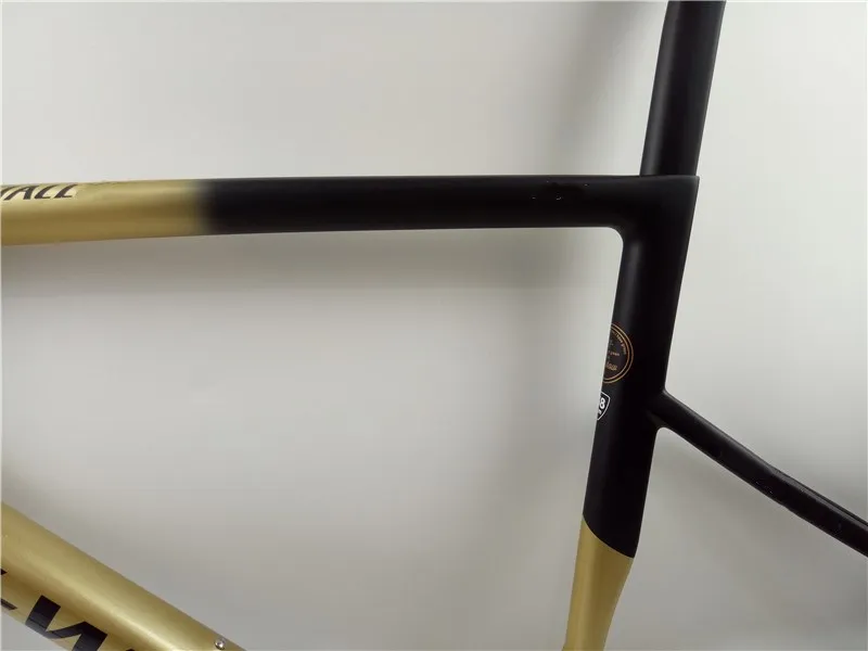 

2019 Brand Customization New SL6 Gold and black Sa gan 700C Di2 disc brake road frame UD carbon road frame thru axle 142*12mm