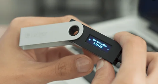 Ledger Nano S криптовалютный аппаратный кошелек