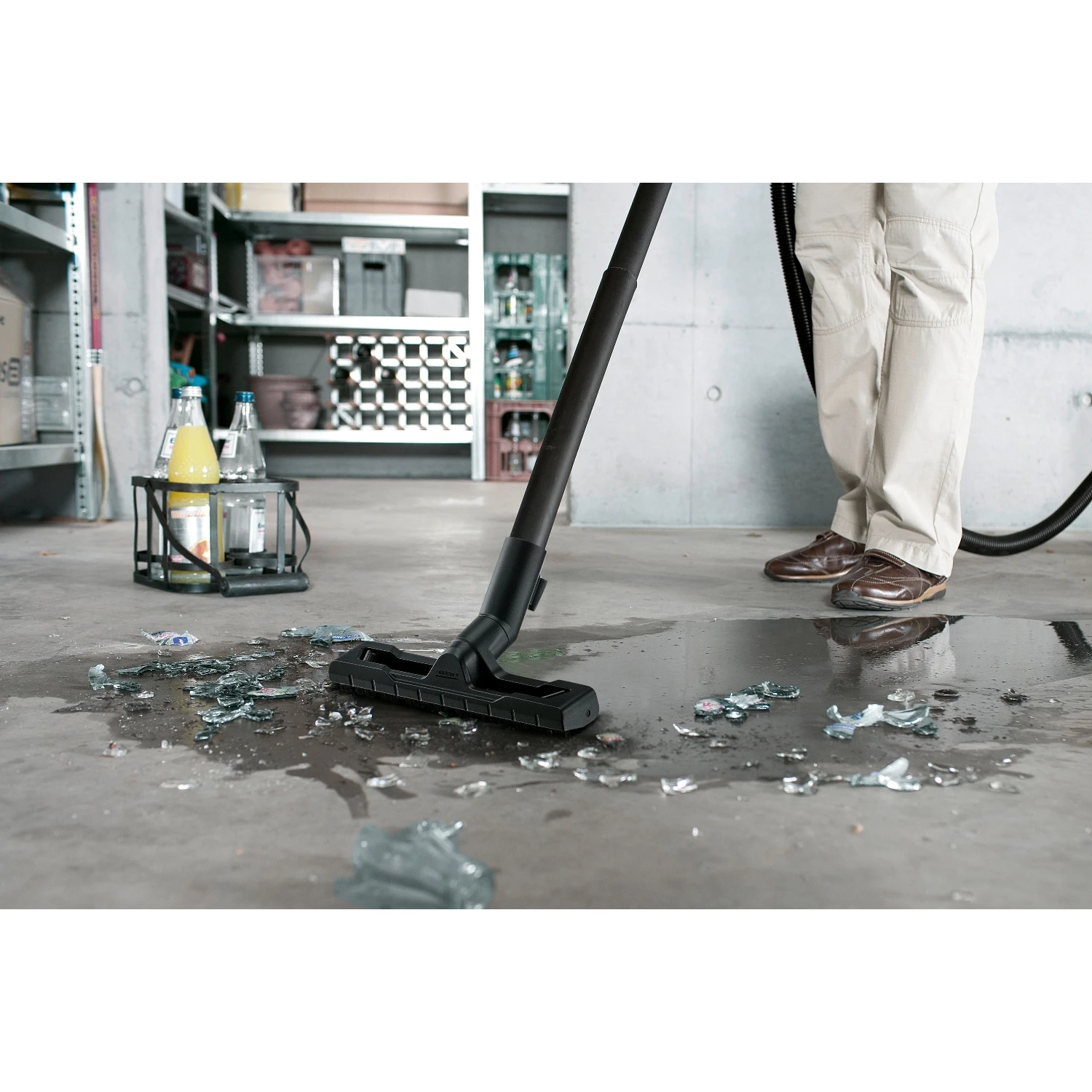 Пылесос для сухой и влажной уборки KARCHER WD 2 *EU-I ( вместимость пылесборника 12л, для сухой и влажной уборки, мощность 1000 Вт, Желоб на корпусе для хранения шнура питания)