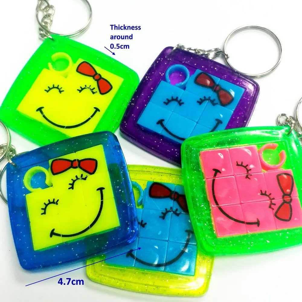 

1 piece Smile Slider Puzzle with key chain Sliding Party Favor Vending Gift Pinata Filler Loot Favours Gift Toys Bags Novelty