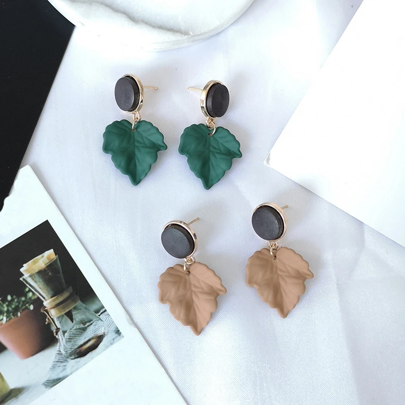

Woman Fashion Leaves Retro Earrings 2019 Popular Personality Highlights Women Earrings Jewelry Decoration