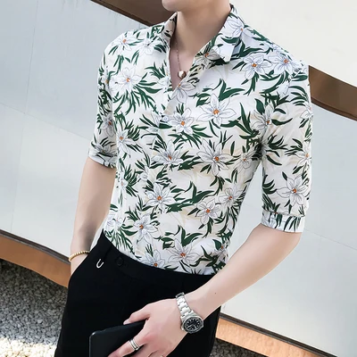 

2019 new Korean version of the self-cultivation male net red flower shirt five points short-sleeved handsome shirt male tide