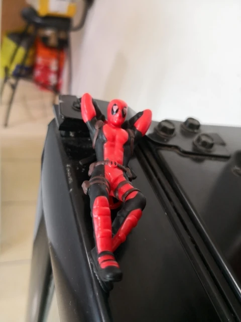 Disney Marvel X-Men Deadpool 2 Action Figure Sitting Posture