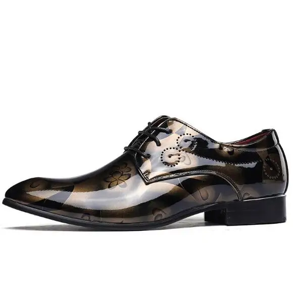 Новое поступление; модные мужские туфли на плоской подошве; повседневные деловые модельные туфли на шнуровке с острым носком; Мужская Свадебная обувь из лакированной кожи; 022