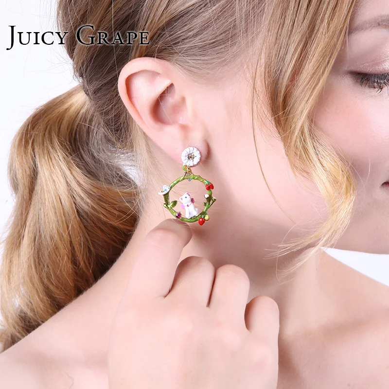 Женские асимметричные серьги гвоздики Juicy виноградные с эмалью и глазурью черно