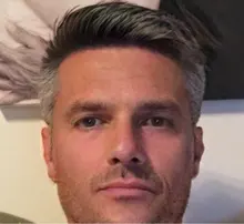 j***j
