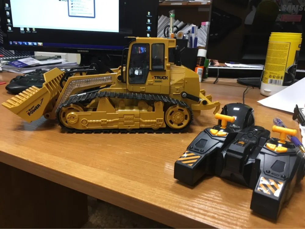 Бульдозер компакт брудер на пульте управления. Конструктор бульдозер на радиоуправлении. Balbi rcm-7104. Игрушечный бульдозер на пульте управления. Rc bullzersnhboxlng метал бульдозер игрушечный.