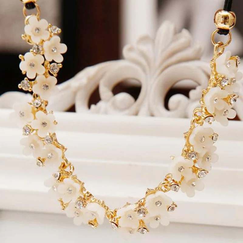 

1 Piece!!! New Vintage Fine Jewelry Simple Daisy Rhinestone Flower Necklace For Women