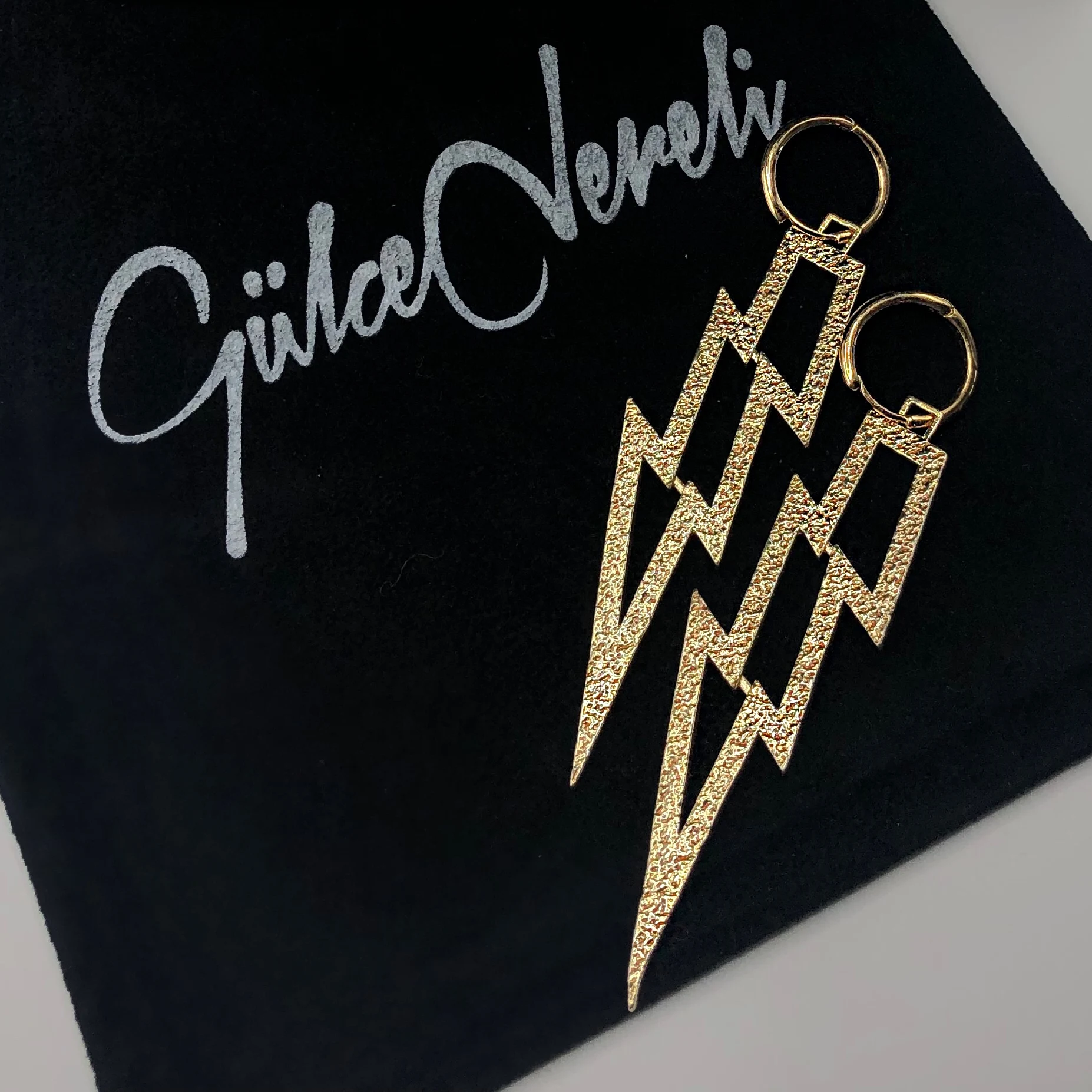 

GULCE DERELI, LIGHTNING EARRINGS, HOOP EARRINGS, CHARM EARRINGS, GIFT BOX, GOLD/SILVER PLATED