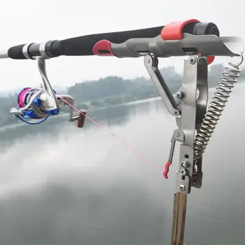 מחזיק חכה אוטומטי המרים את החכה לגובה כשהדג מושך