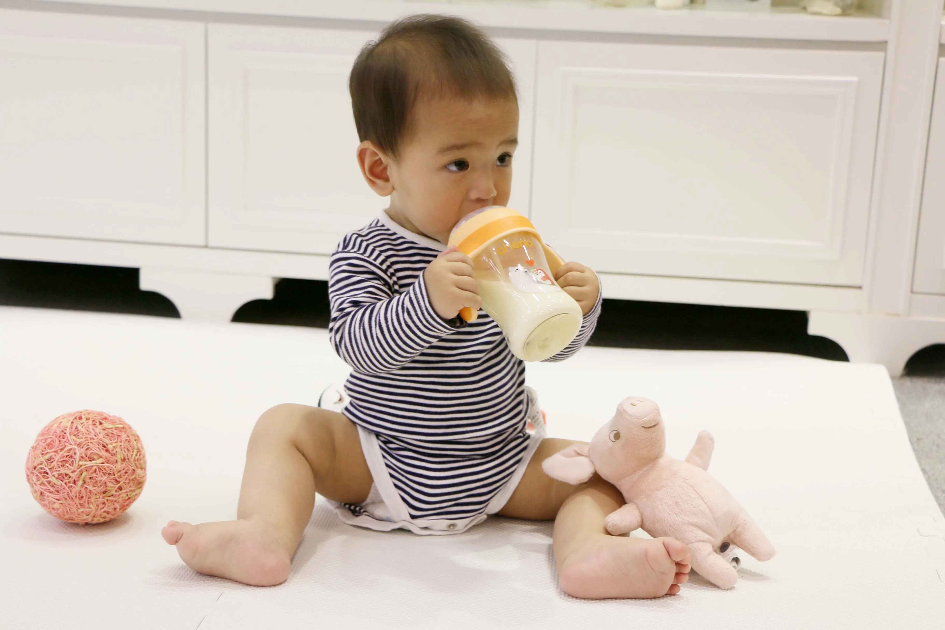 New arrival bottle;Gravity Ball straw & Anti Colic nipple & Anti Colic