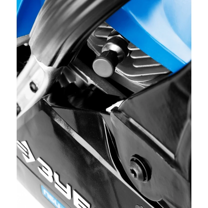 Пила цепная бензиновая ЗУБР ПРОФЕССИОНАЛ ПБЦ-490 45ДП (Мощность 2200 Вт, объем двигателя 49.3 см3, объем топливного бака 0.6 л, объем масляного бака 0.3 л, длина шины 450 мм)