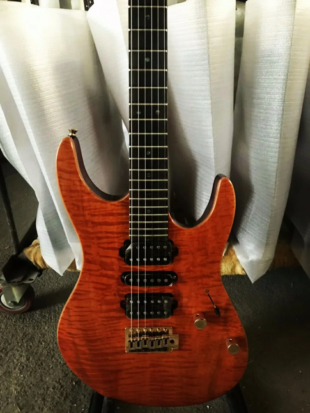 

free shipping custom cheapest electric guitar top quality promotion electric guitars