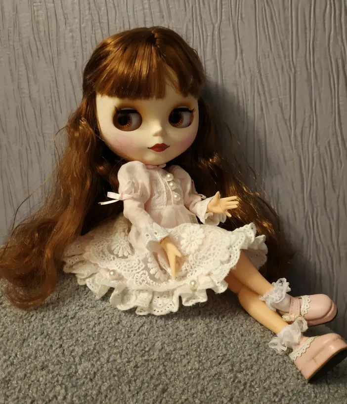 Angela - Premium Custom Neo Blythe Pop met bruin hare, wit vel en mat oulike gesig 2