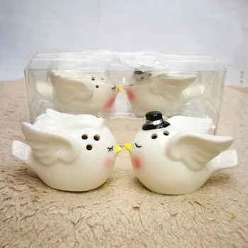 

50set lot bridal shower party souvenirs Wedding favors bride and groom novelty salt and pepper shakers
