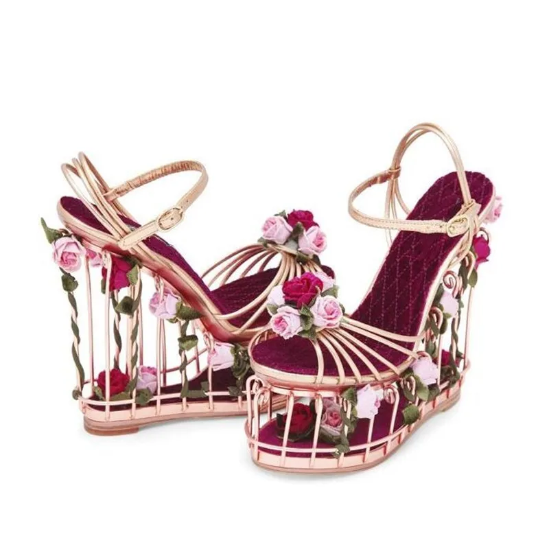 Модные босоножки с золотыми цветами; женские туфли с вырезами на очень высоком каблуке; обувь на платформе; Роскошные вечерние женские туфли с ремешком на щиколотке