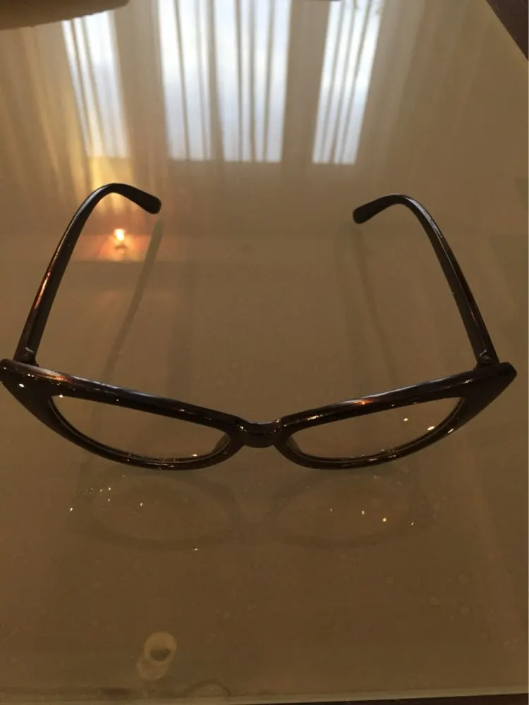 Thong retro POV glasses