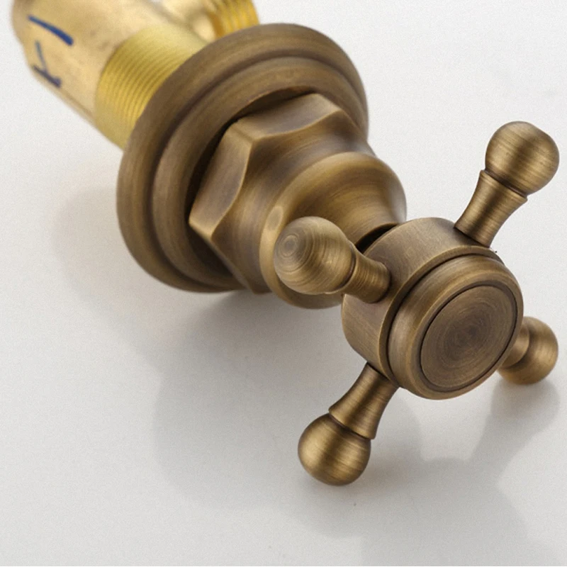 3183893438_1794871388