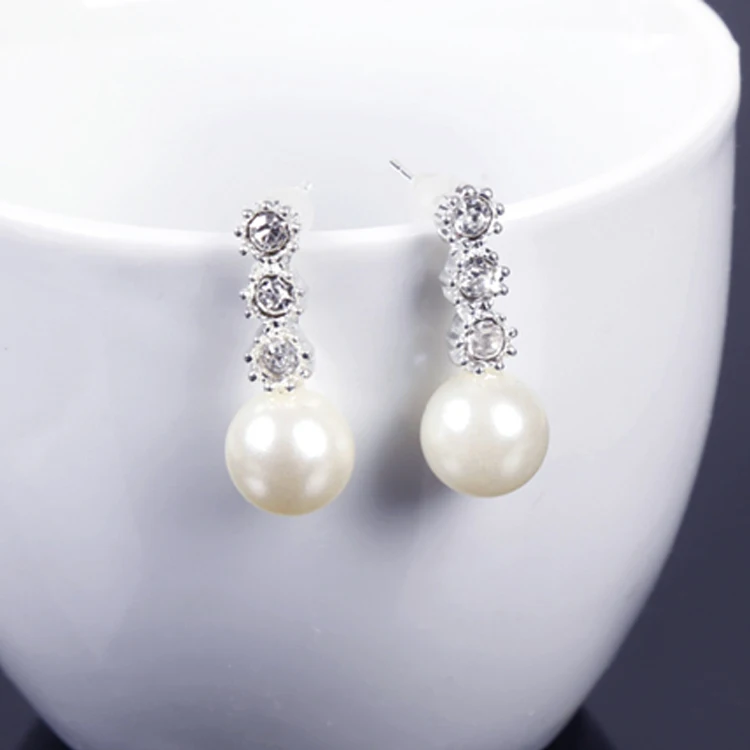 

Charming Jewelry Accessories Personality Rhinestones Inlaid Color Silver color Simulated Pearl Woman Earrings EAR-0545