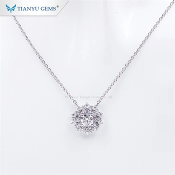 

Tianyu gems exquisite fashion style 925 silver necklace inlaid with super white moissanite