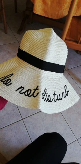 Chapeau "do not disturb" photo review