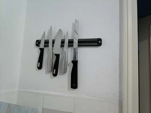 Hang & Organize - Suporte Magnético para as Facas