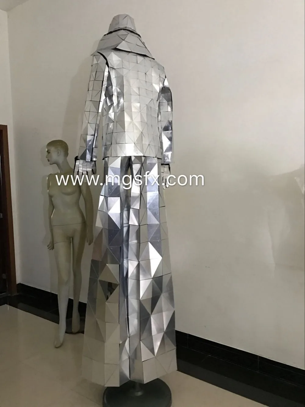 Stilts walker Mirror Costume Robot Men and Women Performance Mirrorman show