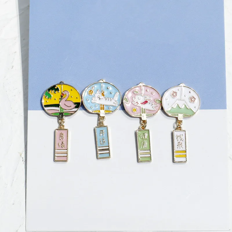 

1 PC 4 CM Cute Badge Enamel Wind Chime Brooch Flamingo Cat Pattern with Good Wishes in Chinese Words Kids T-shirt Bag Jeans Deco