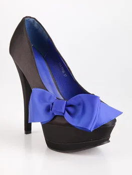 

Cleavage spuntate with bow