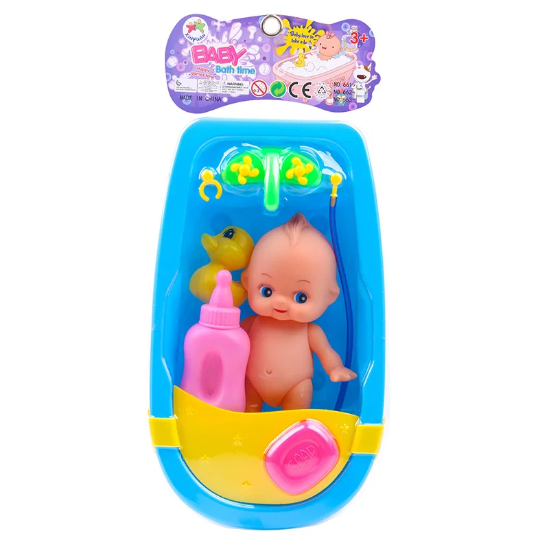 muñeca con tina de baño